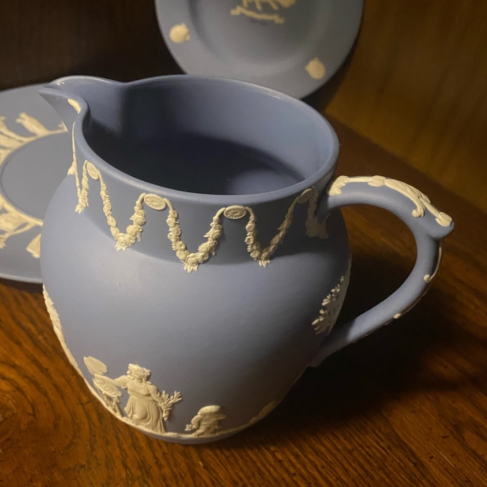 Vintage Wedgwood Jasperware Set | 1955 Blue & White Relief | 4 Piece Collectible - Picture 5 of 8